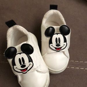 Mucky mouse baby shoes from H&M